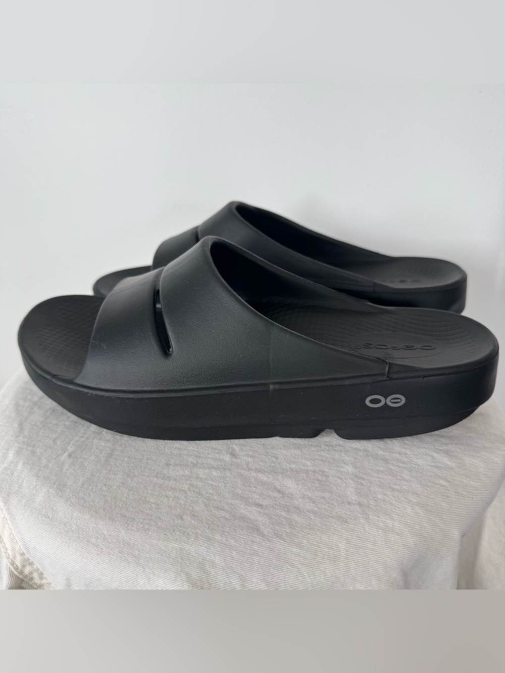 OOFOS OOAHH Women's Size 8 Black Slides Slip on Comfort Recovery Sandals EUC